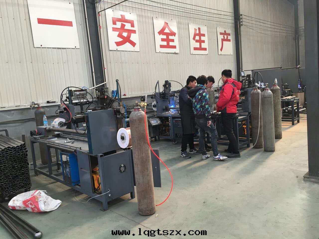 生(shēng)産車間(jiān)-陝西(xī)供暖設備